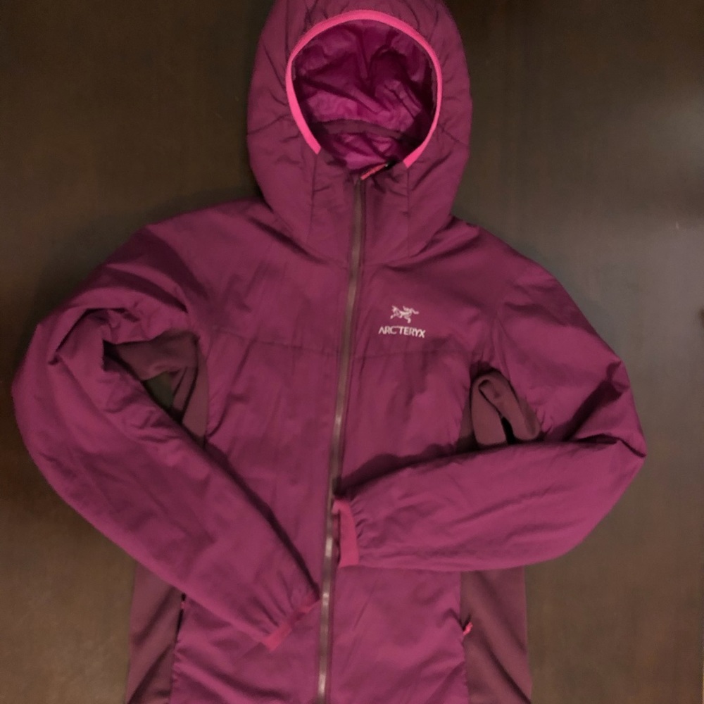 Women’s Arc’teryx Atom AR hoodie